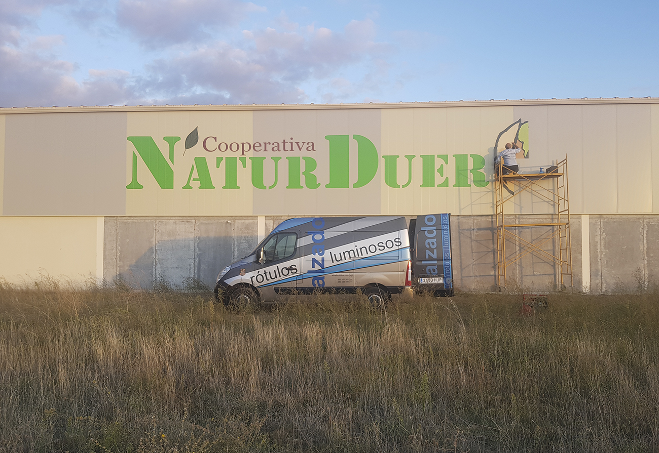Trabajos_de_Rotulacion_en_Toro_Vinilos_y Rotulacion de_ la_nave__de_cooperativa_Naturduero_05